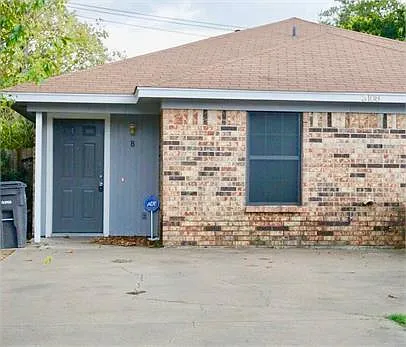 1205 Graham Avenue — Photo 1