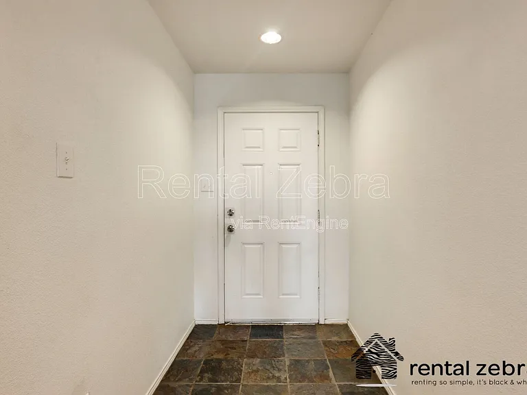 1336 Castle Ridge Rd — Photo 3