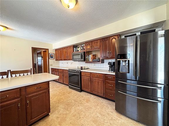 3rd image of 315 Hilltop Drive
