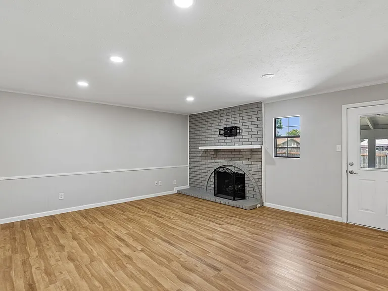 5168 Pruitt Dr — Photo 4