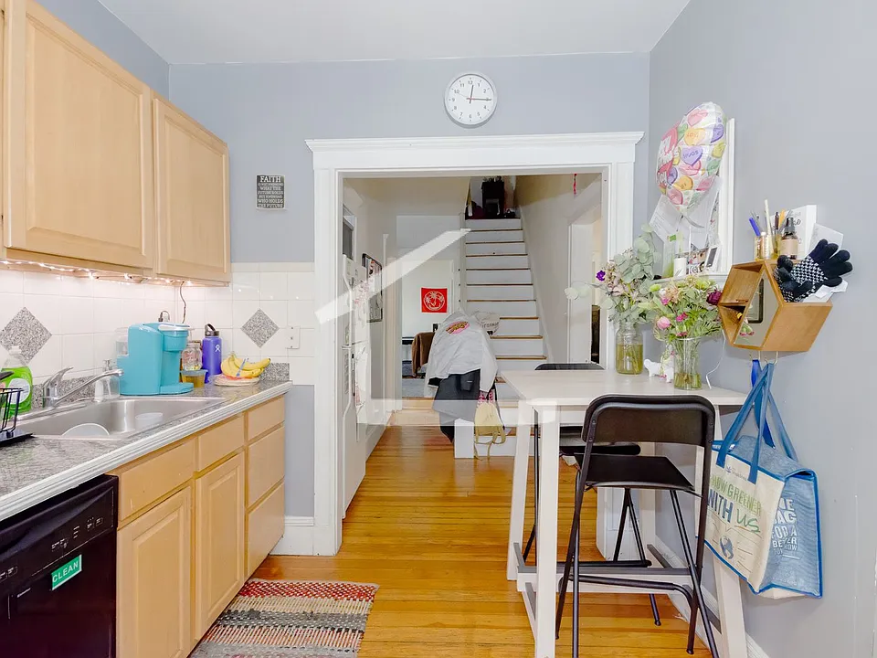 70 Quint Ave #10
