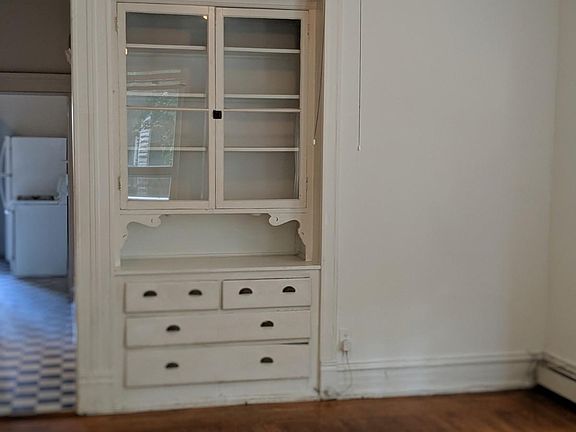 3rd image of 934 W Newport Ave APT 1