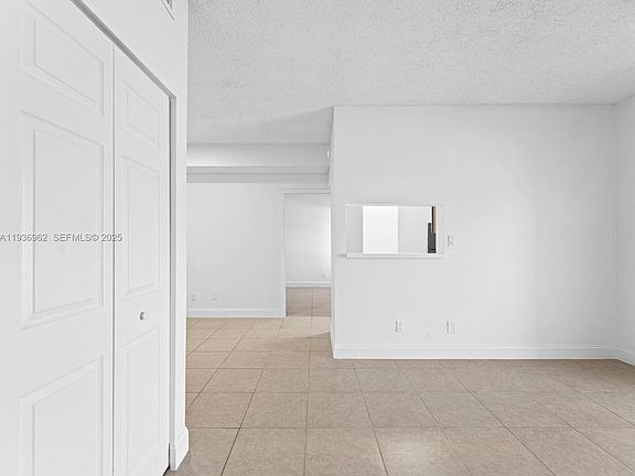 5th image of 720 Cypress Ln #F9