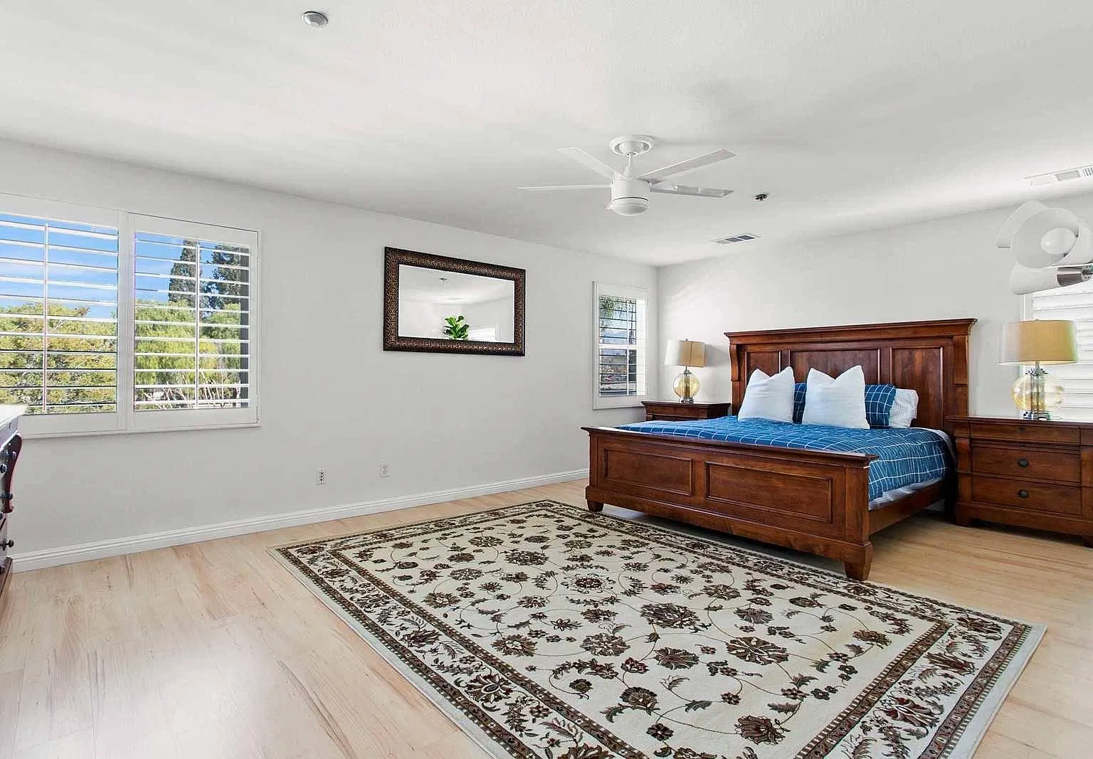 5 bed, 3152 sqft, $6,600 — Photo 4