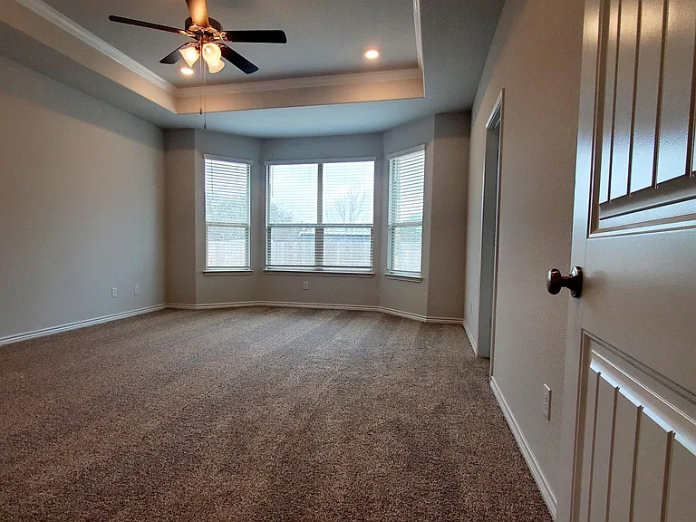 705 Lister Dr — Photo 8