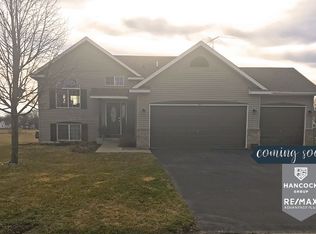 2044 River Bend Trl, Mayer, MN 55360