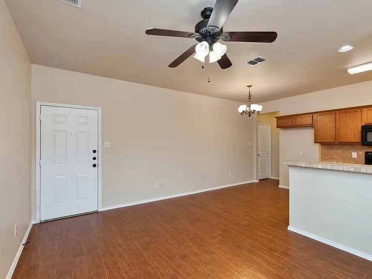382 Armstrong Ln — Photo 5