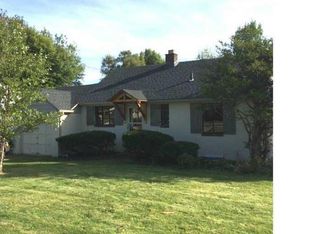 353 Lowden Point Rd, Rochester, NY 14612