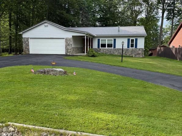 54 Castleton Ct, Du Bois, PA 15801