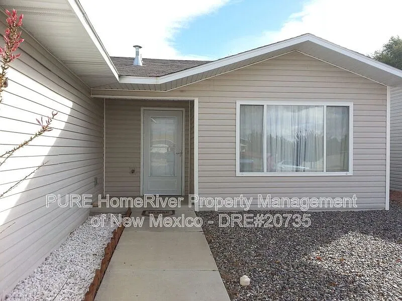 3 bed, 2.0 bath, 1203 sqft, $1,800 — Photo 2