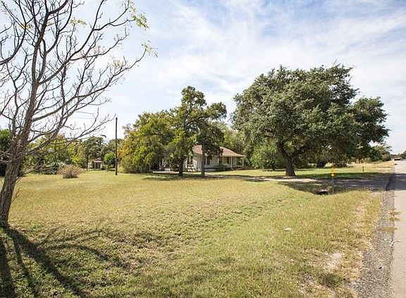4th image of 2920 Woodall Dr