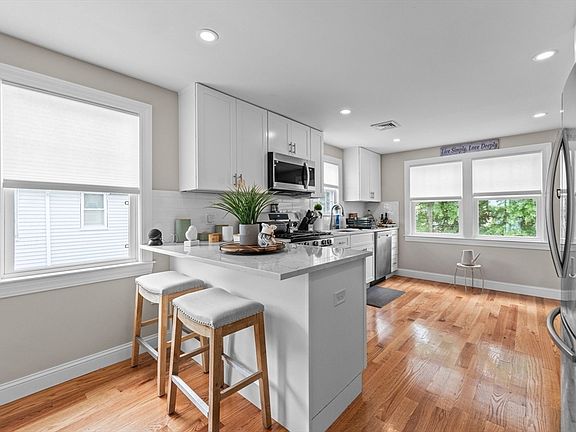 4th image of 69 Avalon Ave #2