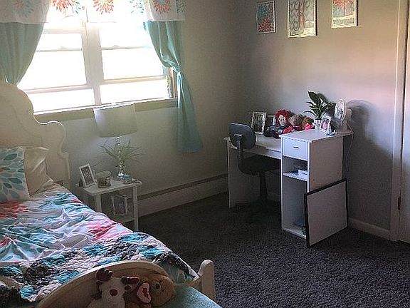 Middle Bedroom