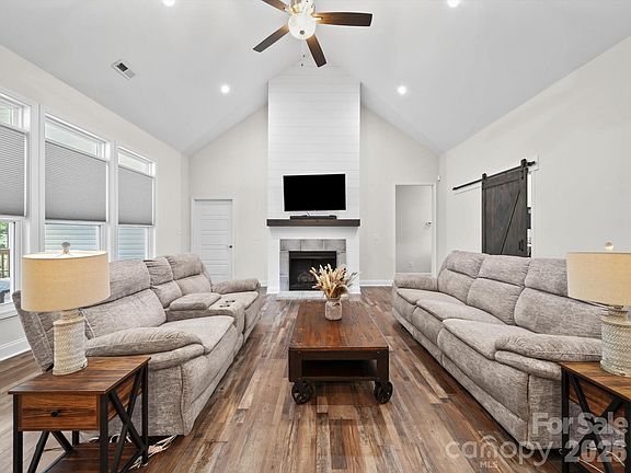 5th image of 1421 Hamilton Crossroads Rd