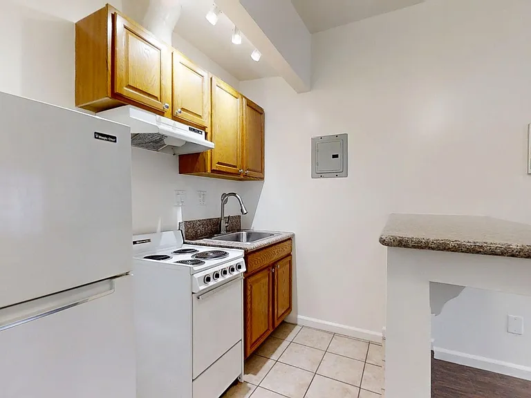 Sea Breeze Apartments — Photo 7
