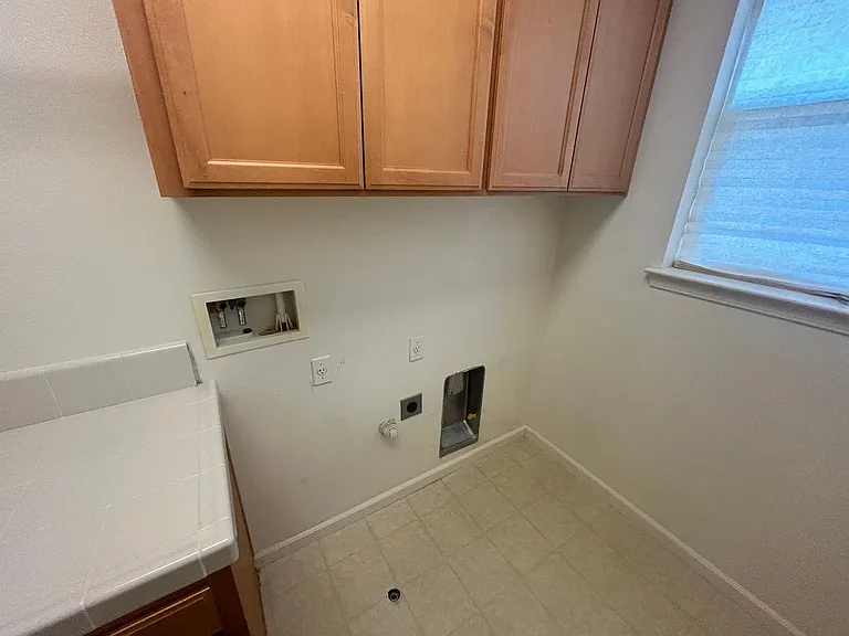 499 W Saint Francis Ave — Photo 15