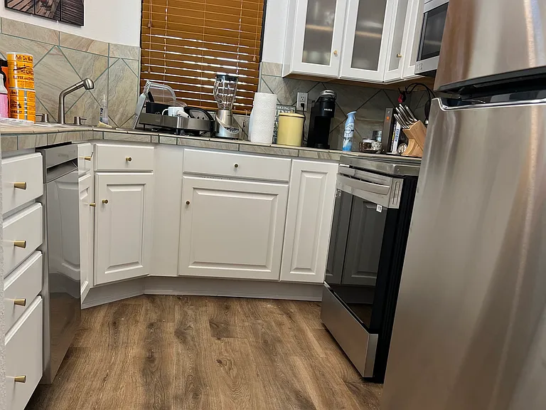 N Canyon Crest Dr — Photo 12