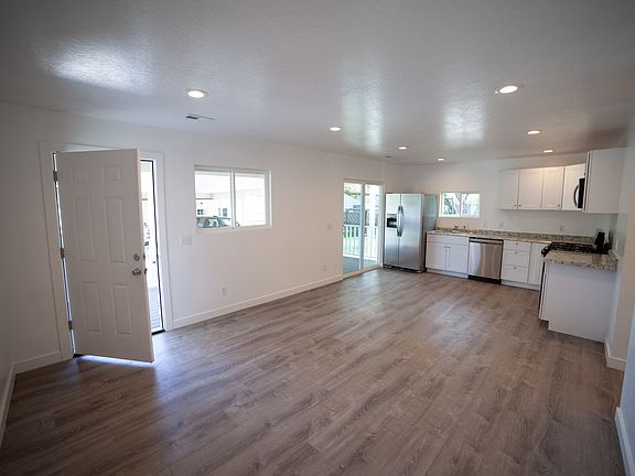 3rd image of 385 N 300th St W #B