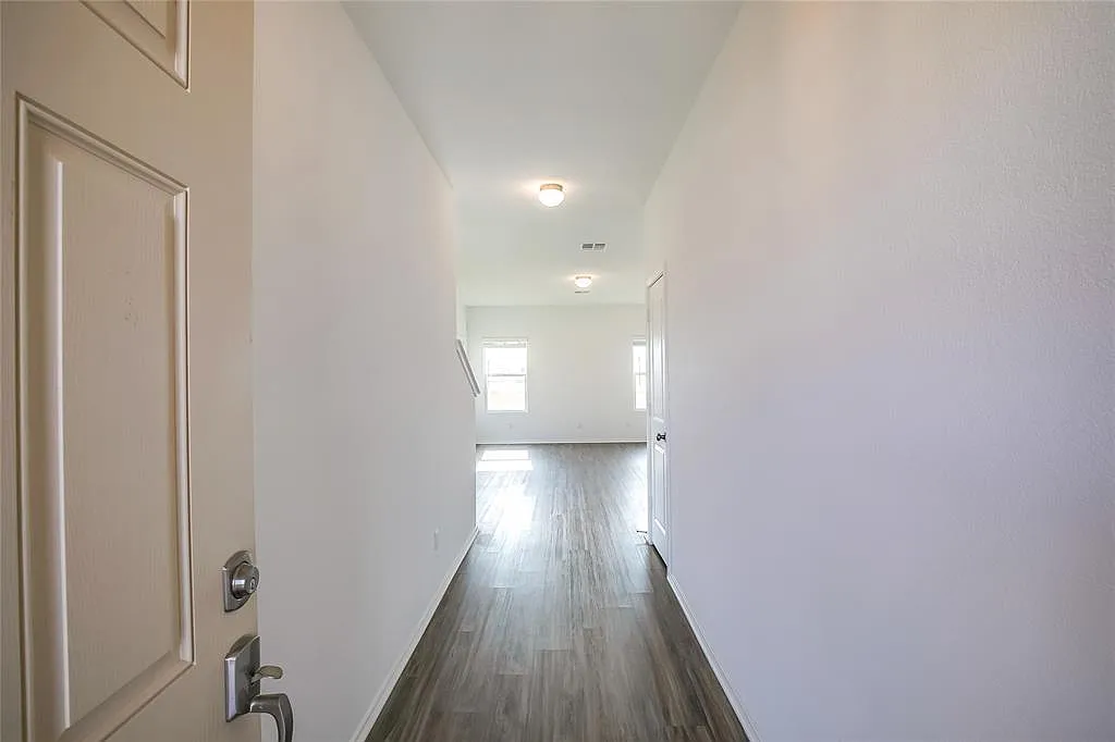 3 bed, 2.5 bath, 1817 sqft, $1,695 — Photo 3