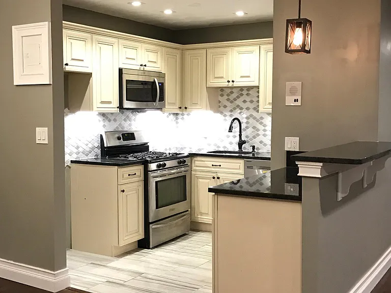 685 Oak St #12 — Photo 9