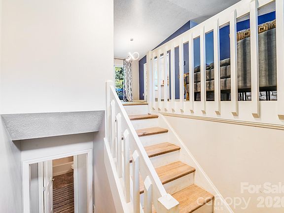 3rd image of 2116 Bon Villa Way