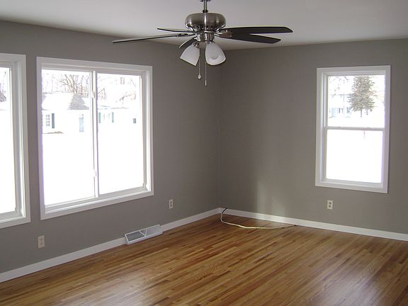 3rd image of 420 Western Ave S