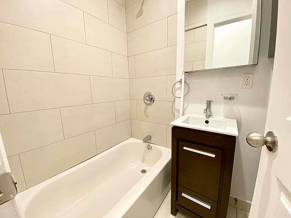 4th image of 134 W 15th St #2R