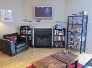 3266 N Clark St, Chicago, IL 60657