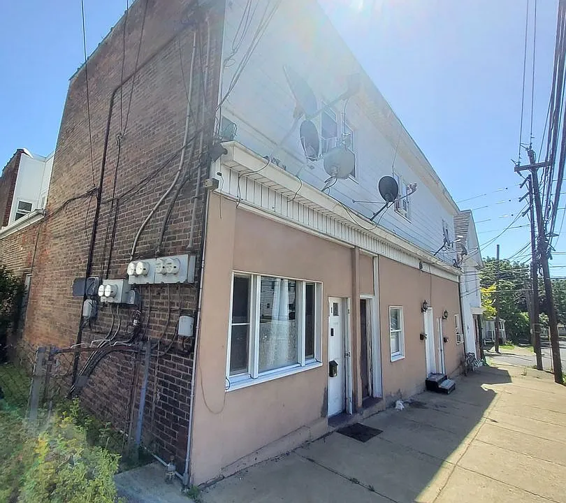 50 E Chestnut St