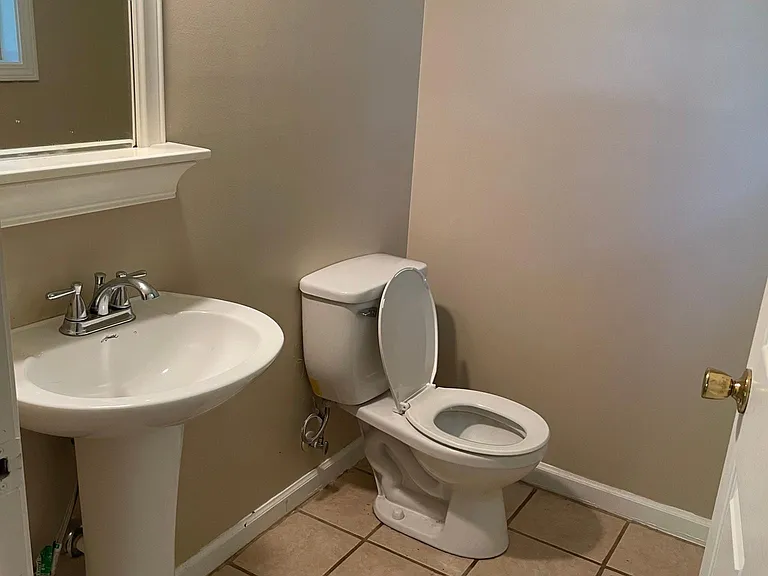 1006 Dr Charles Johnson Ave — Photo 9