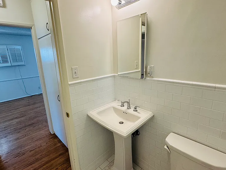 645 N Michigan Ave — Photo 19