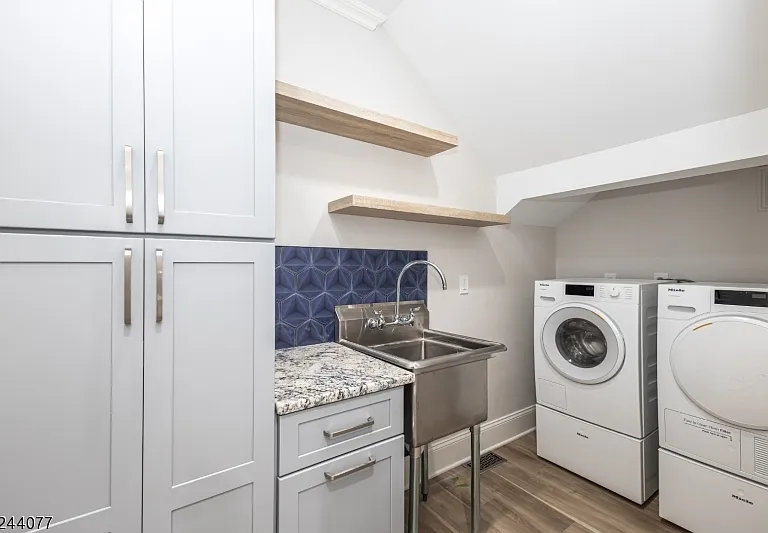 263 Walnut St #1 — Photo 18