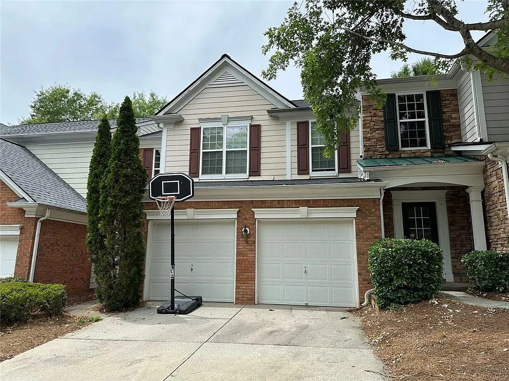 3 bed, 2.5 bath, 2073 sqft, $2,350 — Photo 3