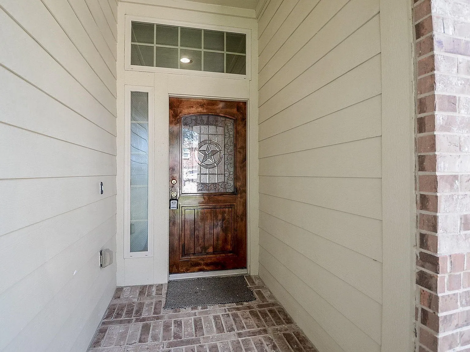 3 bed, 2.0 bath, 2030 sqft, $2,300 — Photo 4