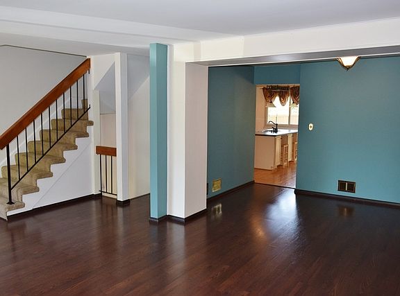 3rd image of 556 Chisholm Ct #0