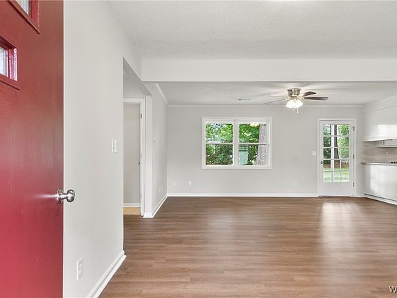 3rd image of 3631 19th Ave NE