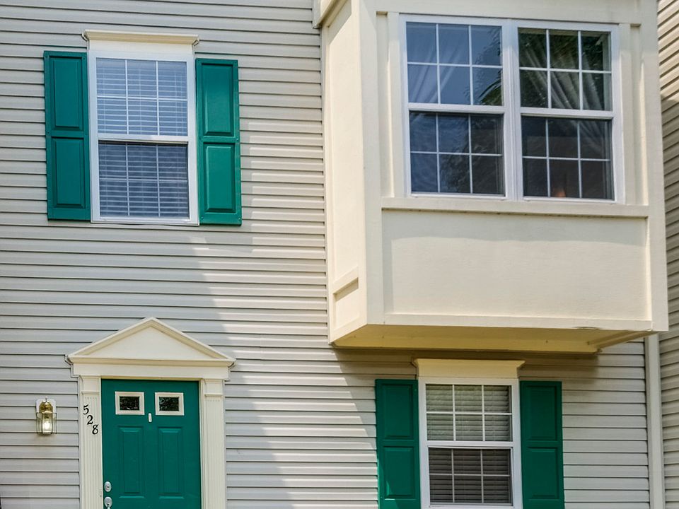 1st image of 528 Clint Ln
