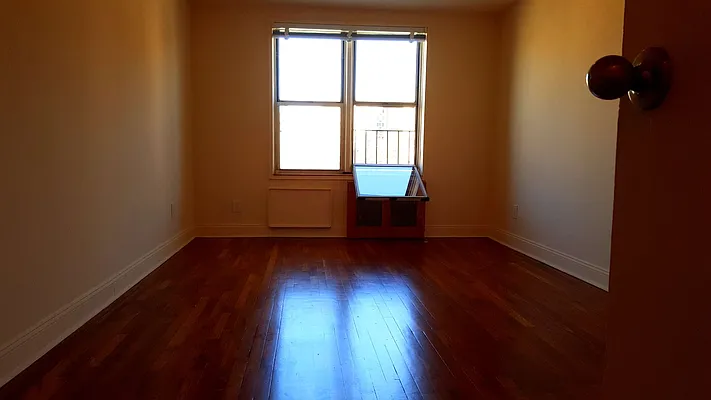 Rented by Realty Queens LLC | media 6