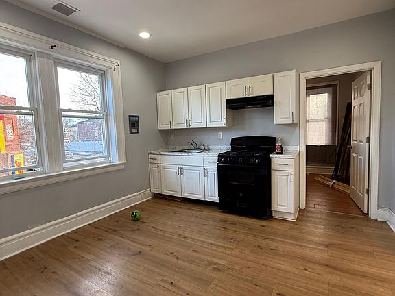 3rd image of 535 S Orange Ave #2L