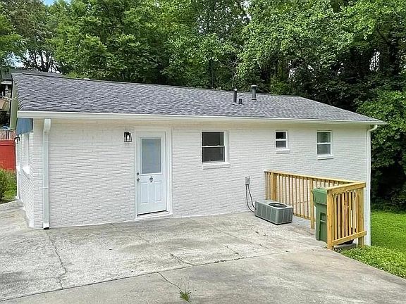 Plenty of off street parking on driveway