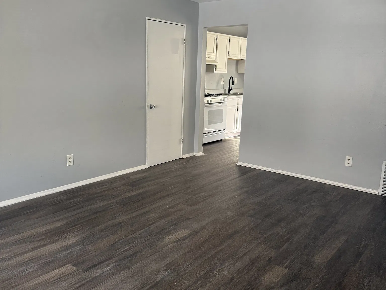 138 N Gettysburg Ave — Photo 3