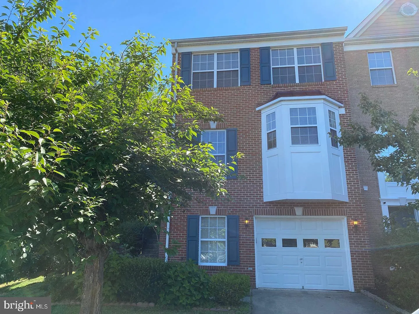 3 bed, 4.0 bath, 1896 sqft, $2,500 — Photo 2