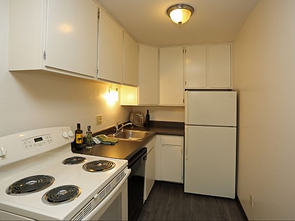 2nd image of 2332 N Oakland Ave APT 108