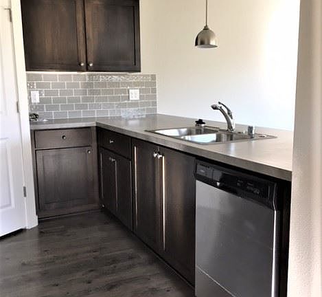 5th image of 4705 Pacific Ave