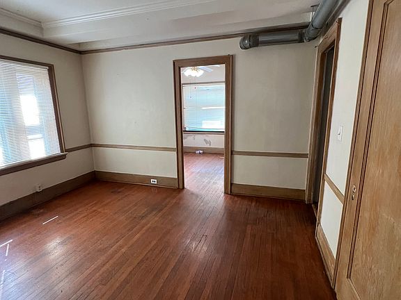 2nd image of 4915 Dodge St APT 1