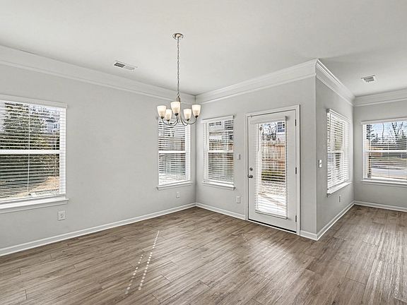 4th image of 3926 Lunn Dr
