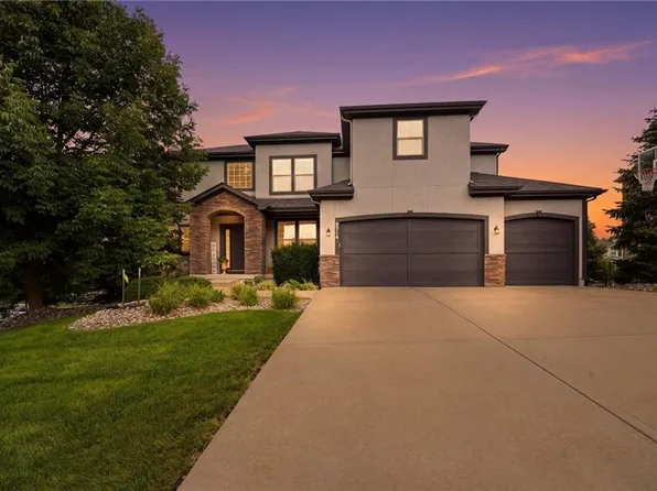 9314 W 163rd Ter, Overland Park, KS 66085