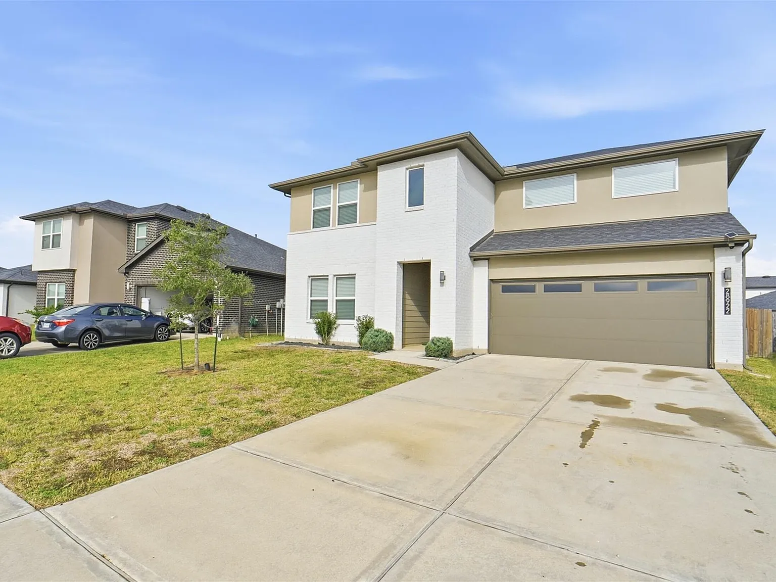 4 bed, 3.0 bath, 2571 sqft, $2,799 — Photo 2