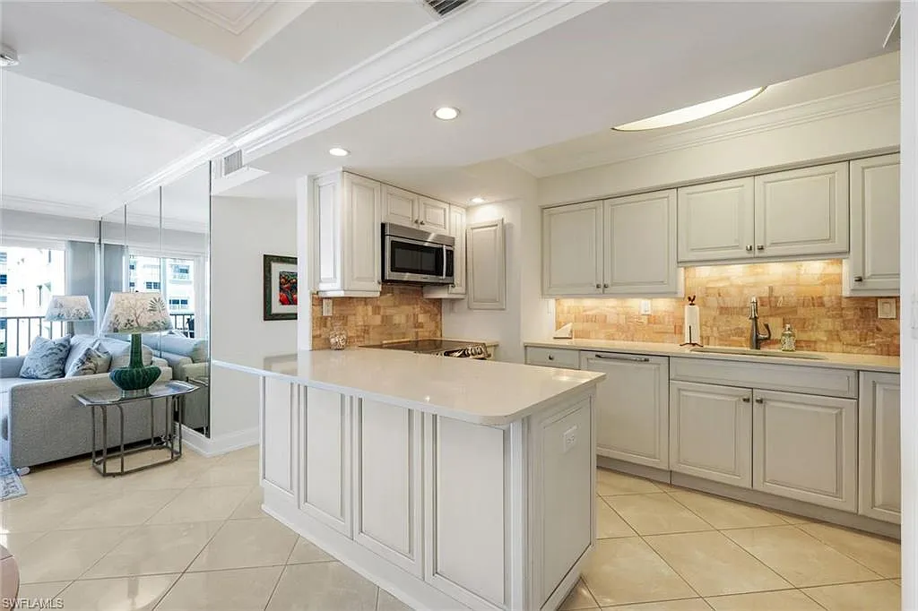 2 bed, 2.0 bath, 1215 sqft, $12,000 — Photo 4