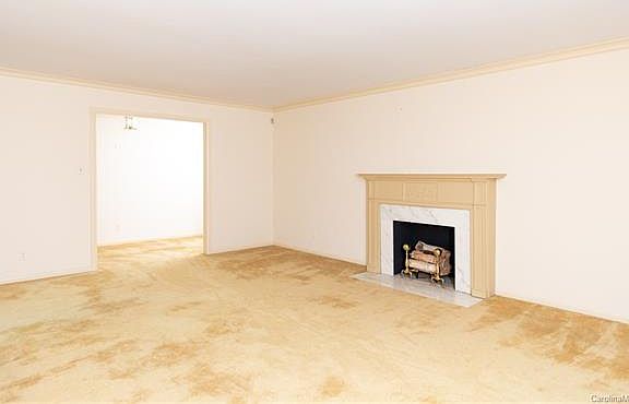 3rd image of 567 Meadowbrook Ln